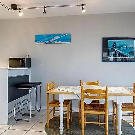 Corner With Stunning Sea Views * 米德尔克尔克